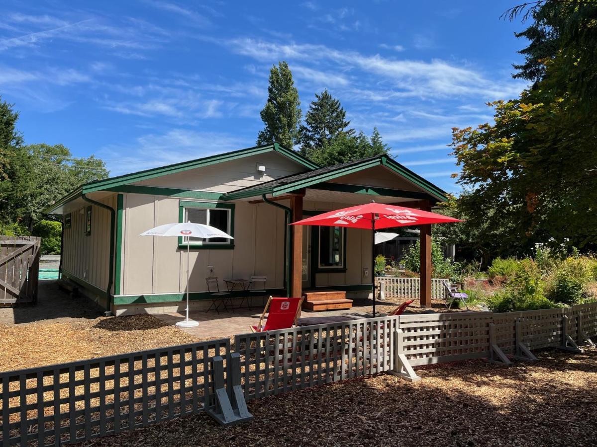 Kwalikum Kottage Villa Qualicum Beach Exterior photo